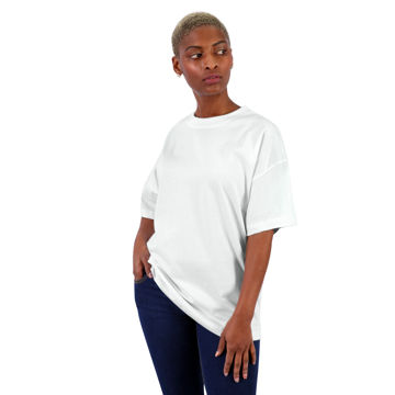 Model in white - Front